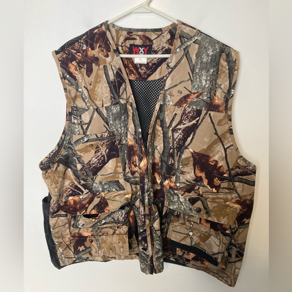 WXY Outfitters Ridge XL Camo Hunting Vest Fusion 3-D. Large snap button pockets.